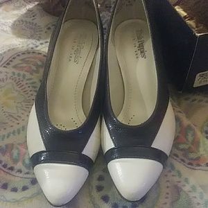 Hushpuppie pumps blue & white great shape
